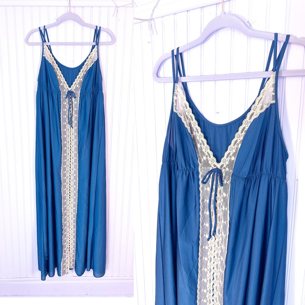 Vintage 70s Shadowline Dark blue and lace Nightgown